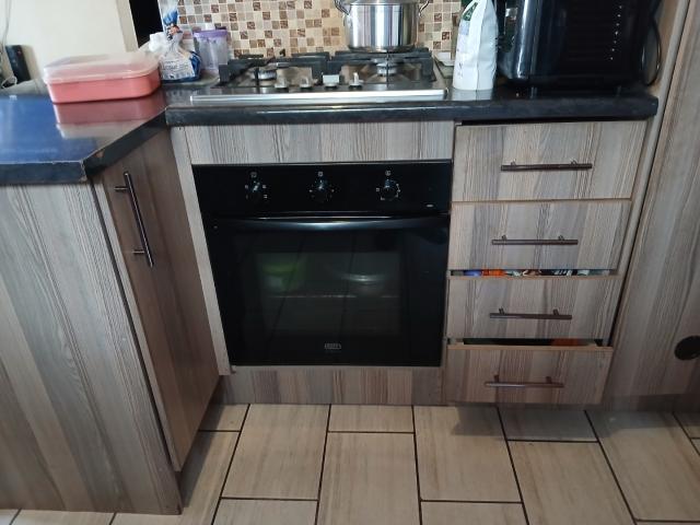 2 Bedroom House To Rent in Clayville