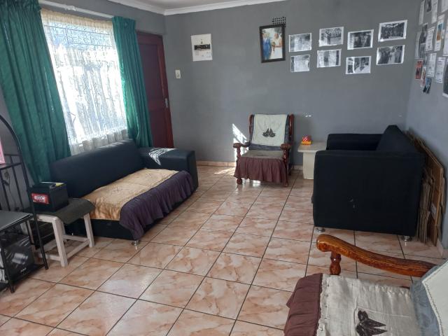 2 Bedroom House To Rent in Diazville
