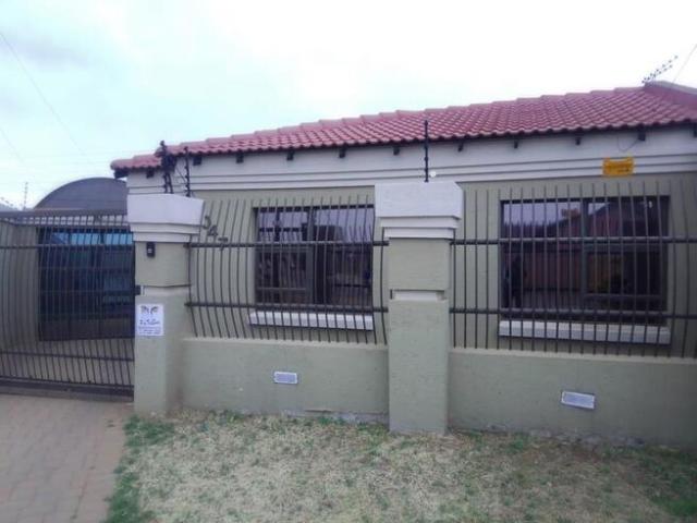 2 Bedroom House to Rent in Dobsonville
