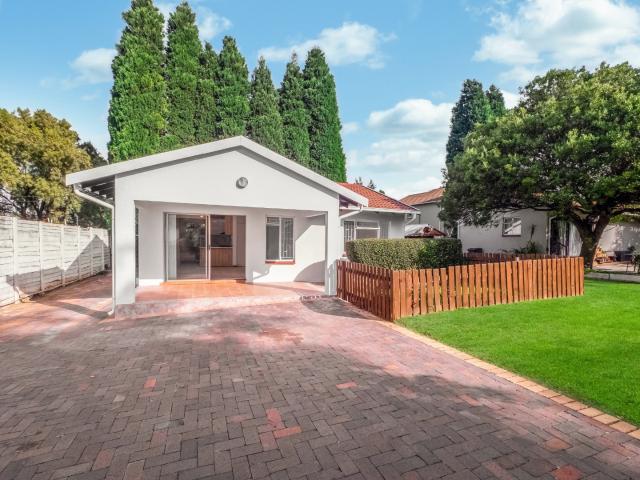 2 Bedroom House To Rent in Douglasdale