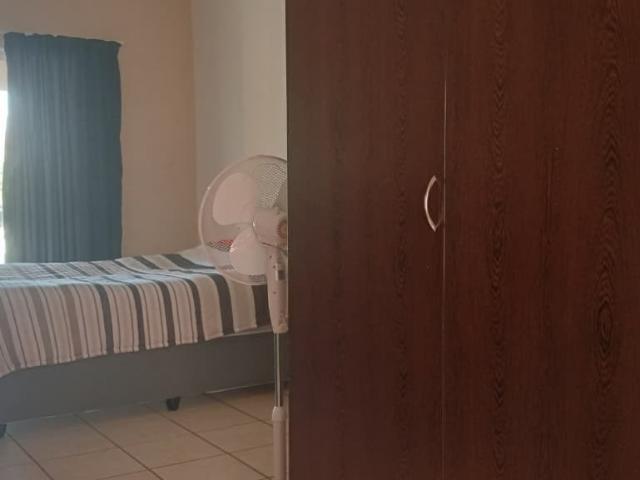 2 Bedroom House To Rent in Helderkruin