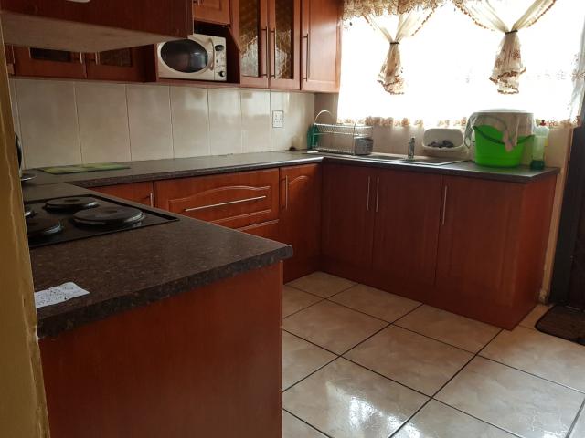2 Bedroom House To Rent in Kwamagxaki