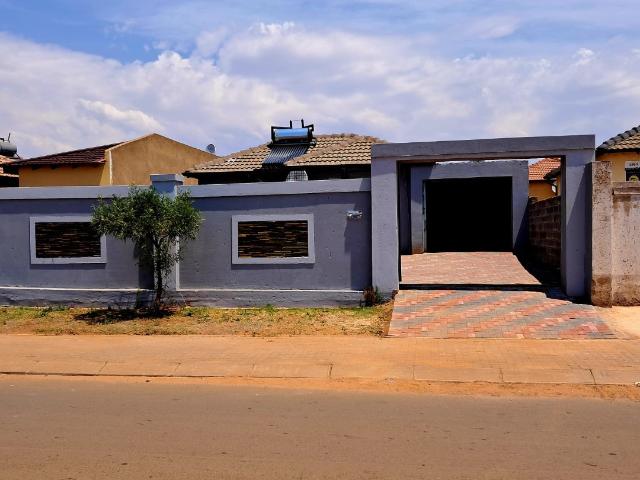 2 Bedroom House To Rent in Lehae