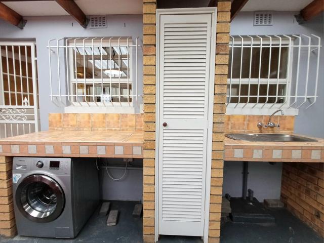 2 Bedroom House To Rent in Lotus River