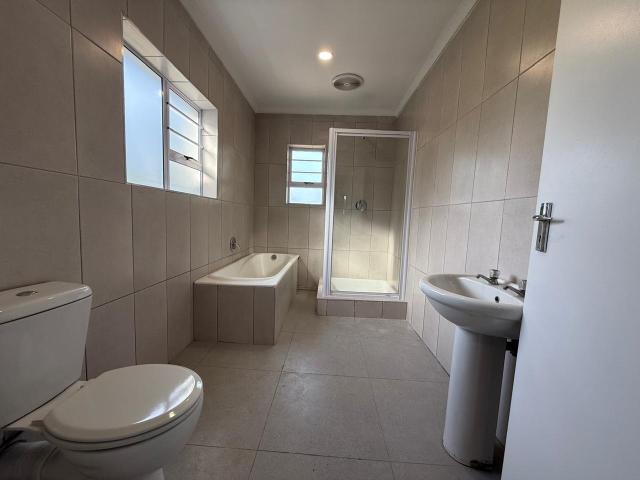 2 Bedroom House To Rent in Lovemore Park