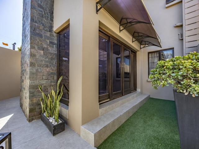 2 Bedroom House To Rent in Menlo Park