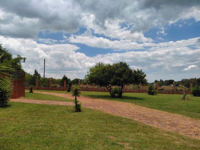 2 Bedroom House To Rent in Mnandi