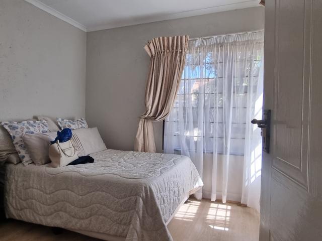2 Bedroom House To Rent in North Riding