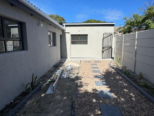 2 Bedroom House To Rent in Plumstead