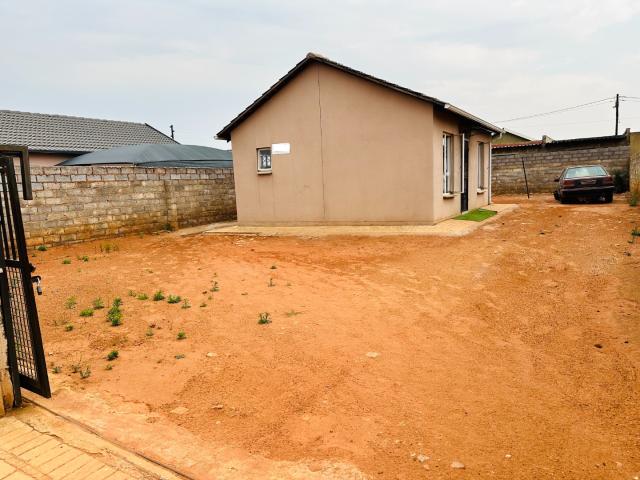 2 Bedroom House To Rent in Protea Glen