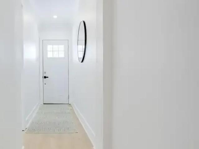 2 Bedroom House Toronto ON 102715391