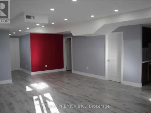 2 Bedroom House Vaughan ON 102701622