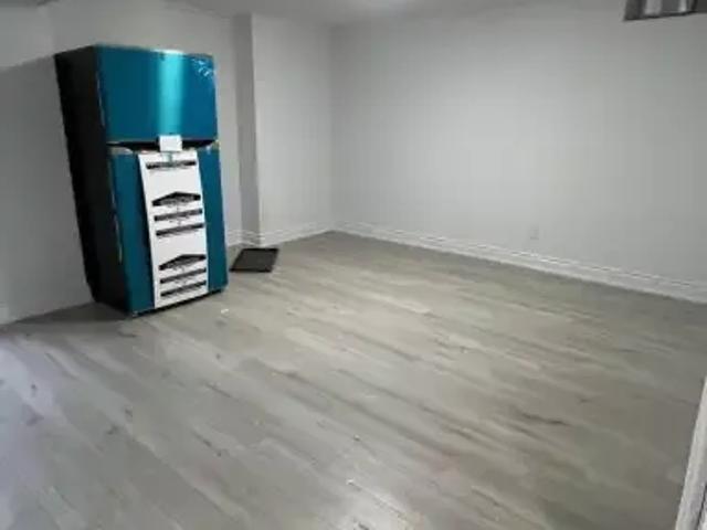 2 Bedroom House Vaughan ON 102794987