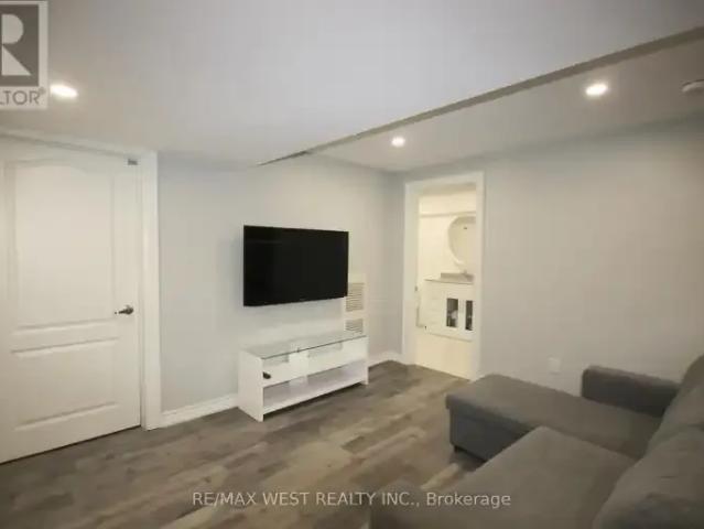 2 Bedroom House Vaughan ON 102339252