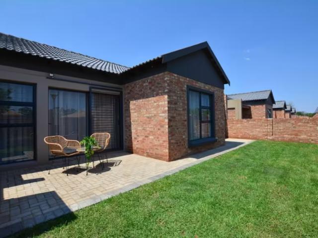 2 Bedroom House Van Der Hoff Park Van Der Hoff Park 103177763