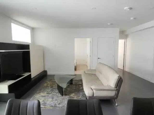 2 Bedroom House Vancouver BC 102658655