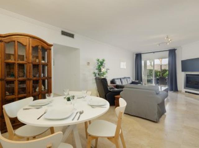 2 bedroom holiday apartment with panoramic sea views, Istán Costa del Sol