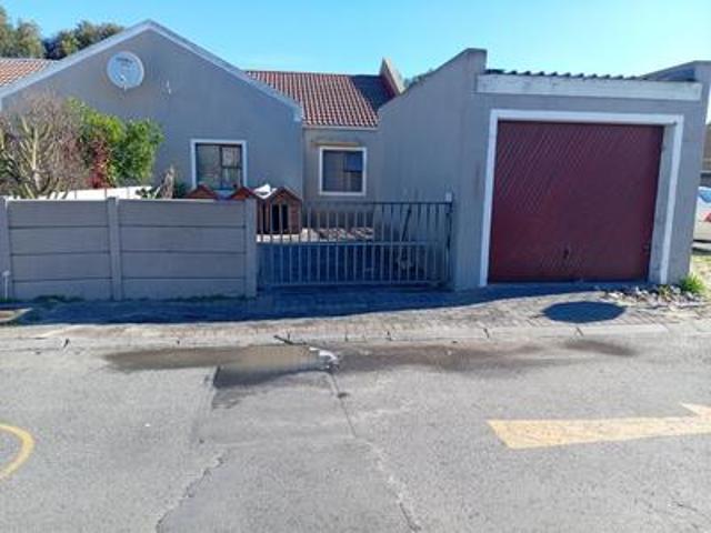 2 bedroom home with garage in securi.