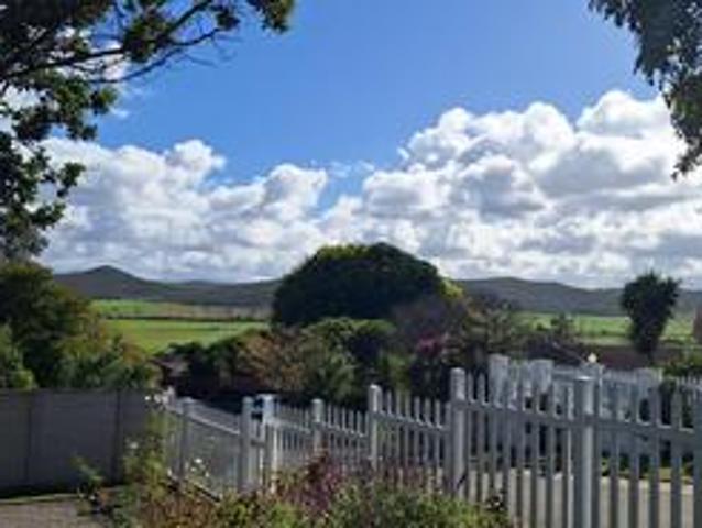 2 bedroom home with spacious garden.
