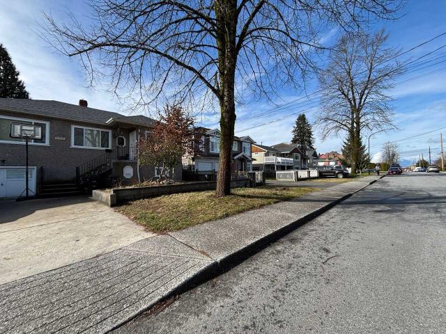 2 Bedroom Home for Rent at 6819 Linden Ave, Burnaby, BC V5E 3G5 Richmond Park
