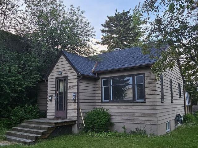2 Bedroom Home for Rent at 2002 Bowness Rd Nw, Calgary, AB T2N 3K8 West Hillhurst