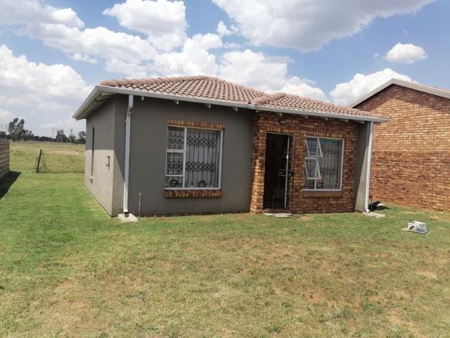 2 bedroom home in sharon park!