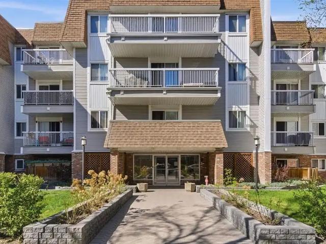 2 Bedroom in Cliff Bungalow Prime Location