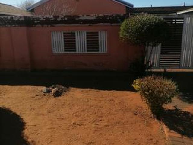2 bedroom on the market in protea gl.