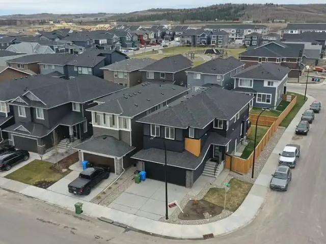 2 Bedroom Legal Suite | Private Entrance | Pet Friendly | July 1 | EV charger