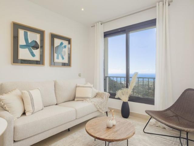 2 bedroom luxury apartment Marbella East with sea views, communal pool & gym