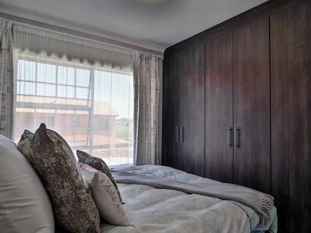 2 Bedroom Sectional Title For Sale in Crystal Park