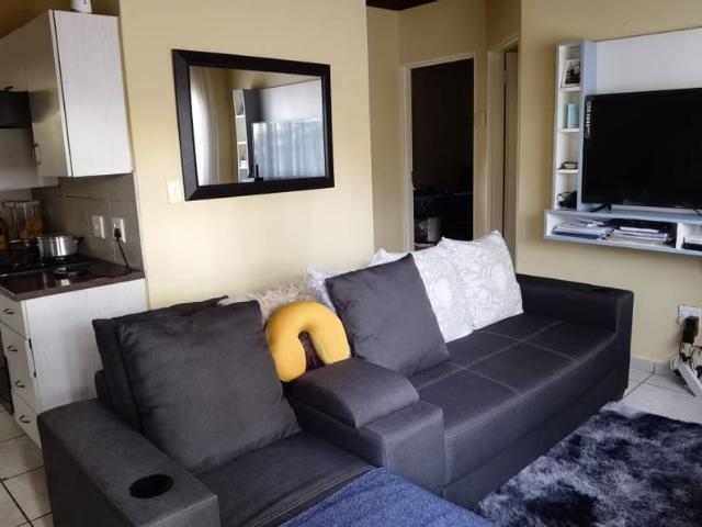 2 Bedroom Sectional Title For Sale in Sonheuwel
