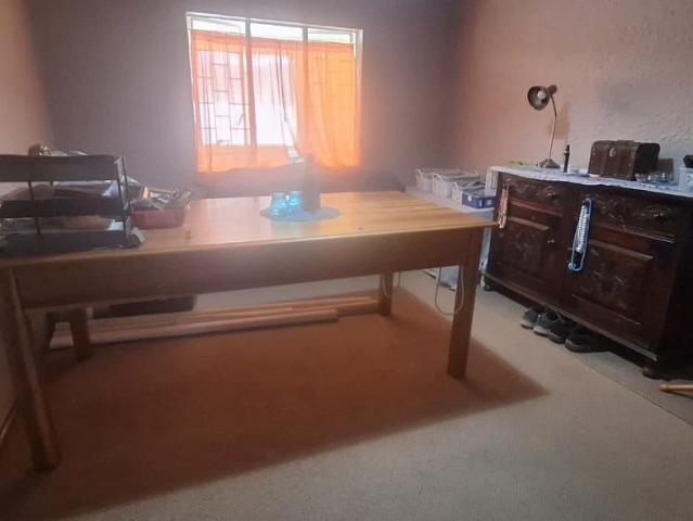 2 Bedroom Sectional Title For Sale in Worcester Central