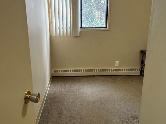2 Bedroom Shared Living/roommate Airdrie AB 97421268