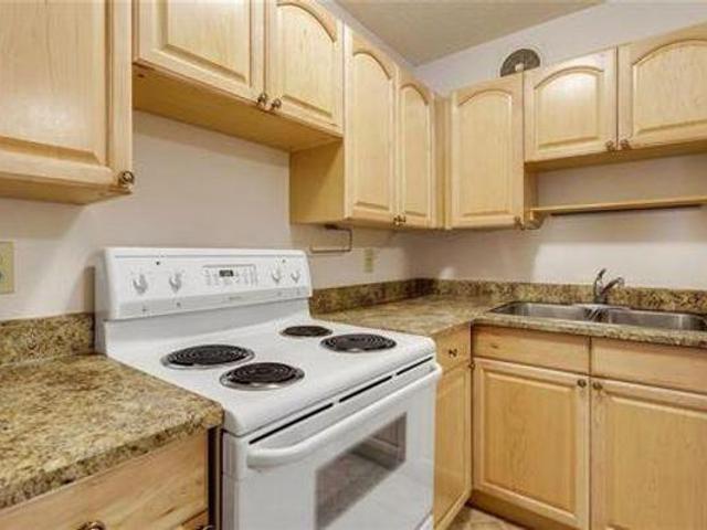 2 Bedroom Shared Living/roommate Calgary AB 96648236