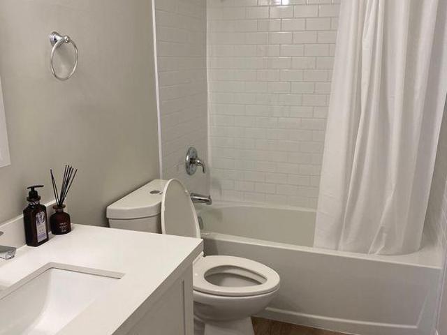 2 Bedroom Shared Living/roommate Hamilton ON 97417824