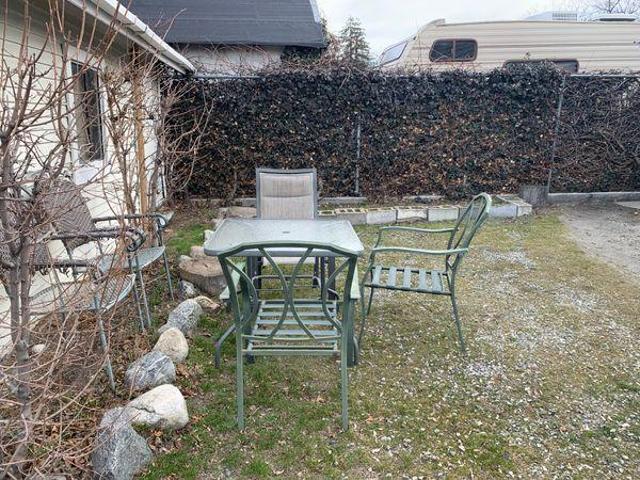 2 Bedroom Shared Living/roommate Penticton BC LS97421296