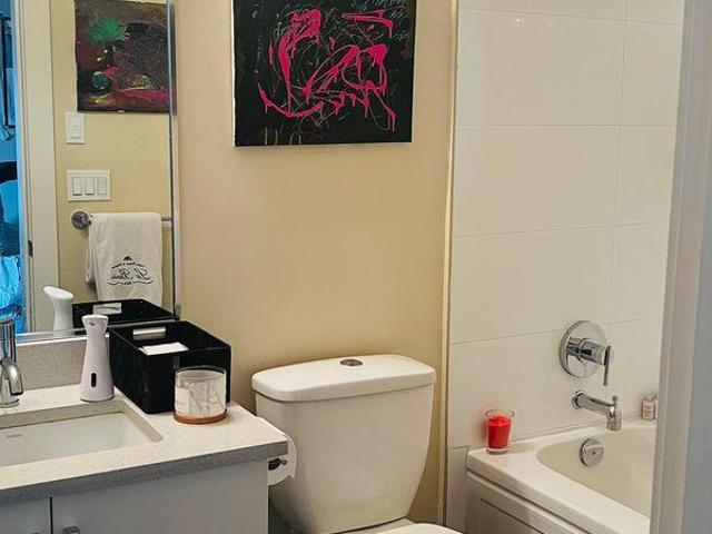 2 Bedroom Shared Living/roommate Surrey BC 96647867