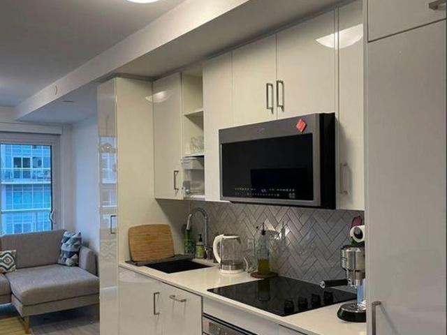 2 Bedroom Shared Living/roommate Toronto ON 96645247