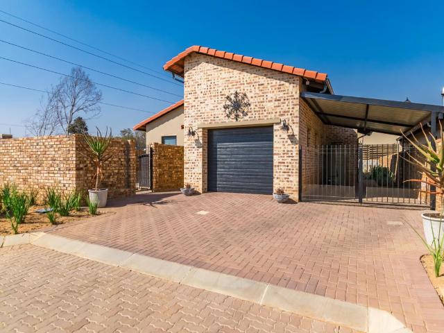 2 Bedroom Simplex To Let in Avianto Estate