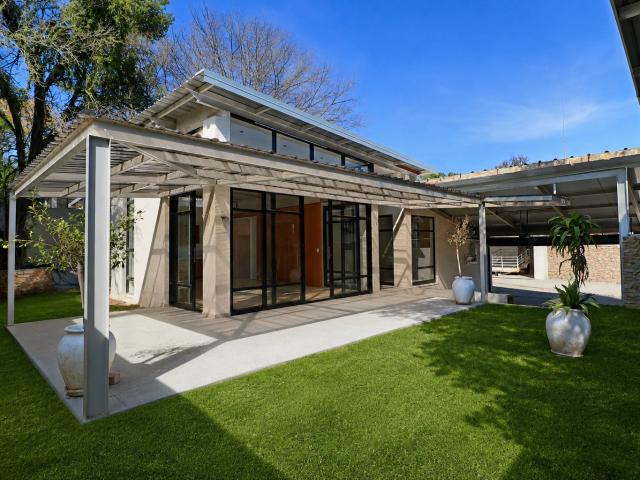 2 Bedroom Simplex To Let in Bryanston
