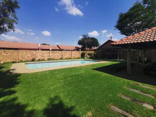 2 bedroom simplex to let in rooihuis.