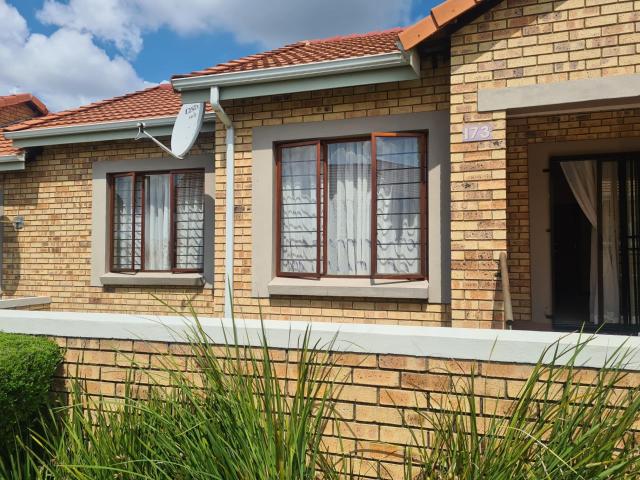 2 Bedroom Simplex To Let in Randpark Ridge