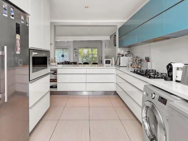 2 Bedroom Simplex To Let in Woodmead