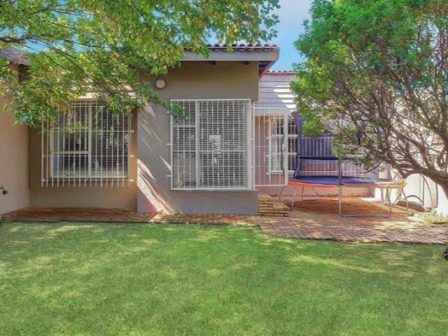 2 Bedroom Simplex To Let in Woodmead