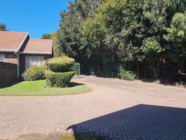 3 Bedroom Simplex For Sale in Birchleigh