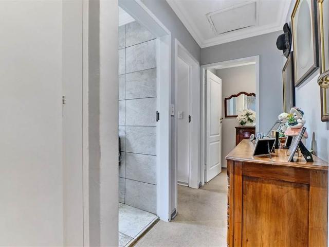 2 Bedroom Simplex For Sale in Bryanston