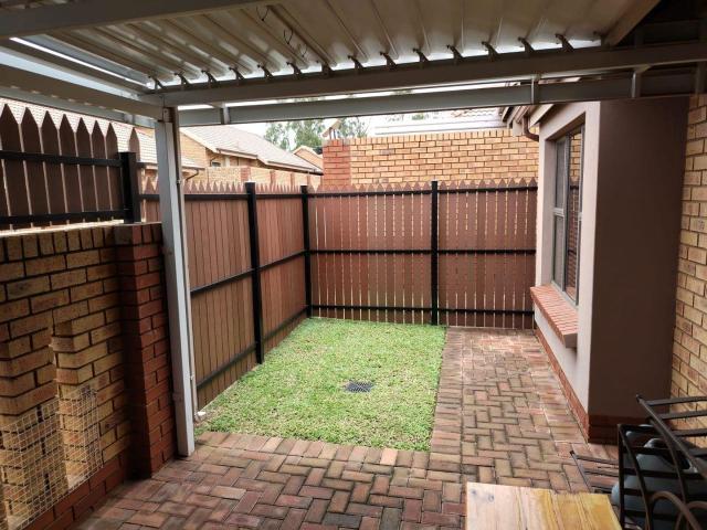 2 Bedroom Simplex For Sale in Eldoraigne