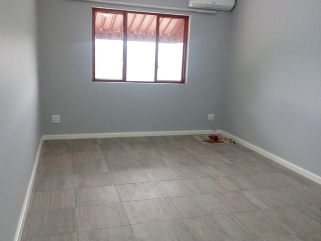 2 Bedroom Simplex For Sale in Escombe