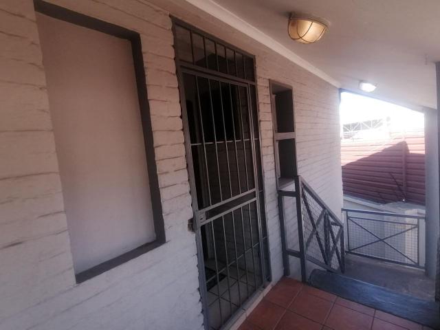 2 Bedroom Simplex For Sale in Moffat View
